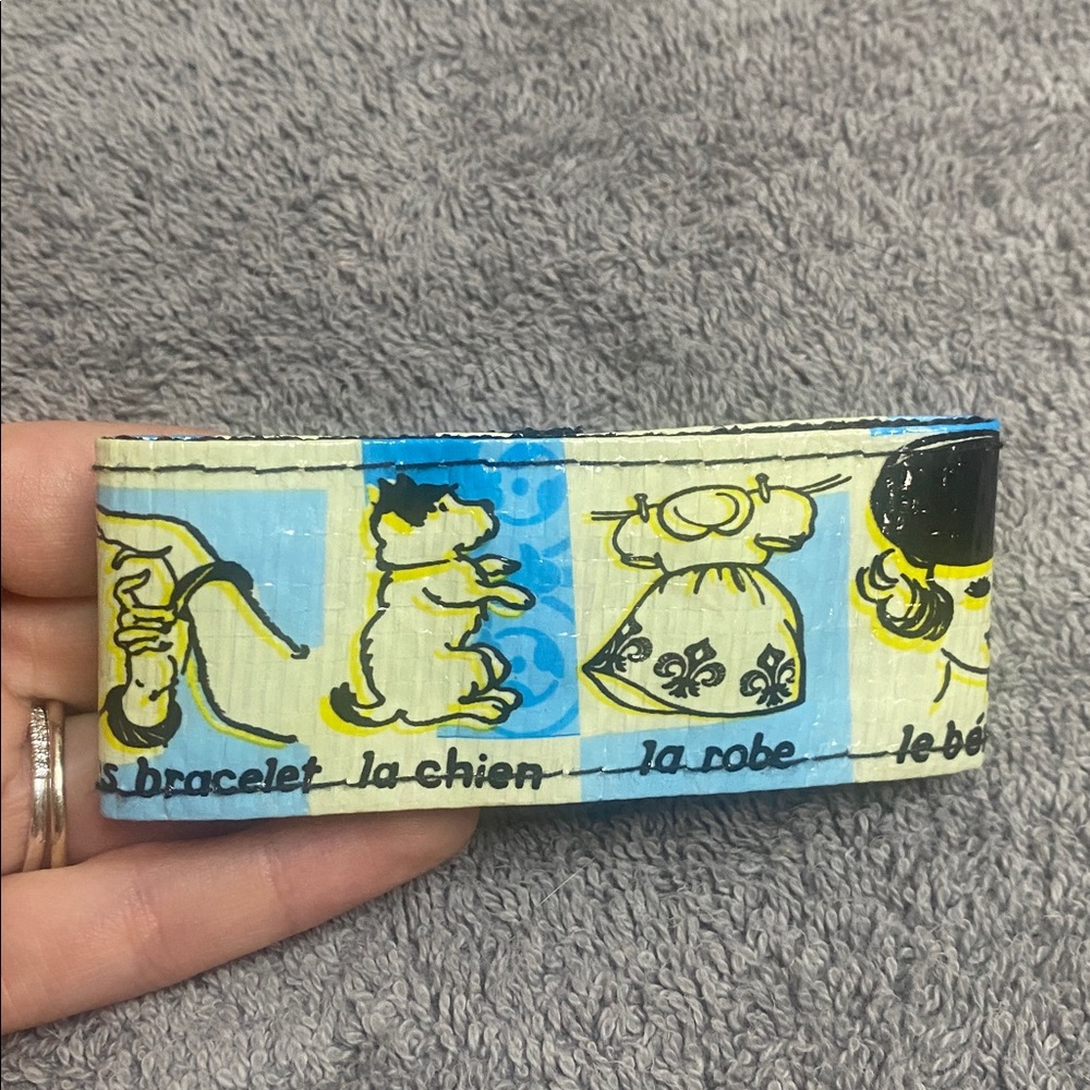 🌵Unique adorable french bracelet that buttons closed!